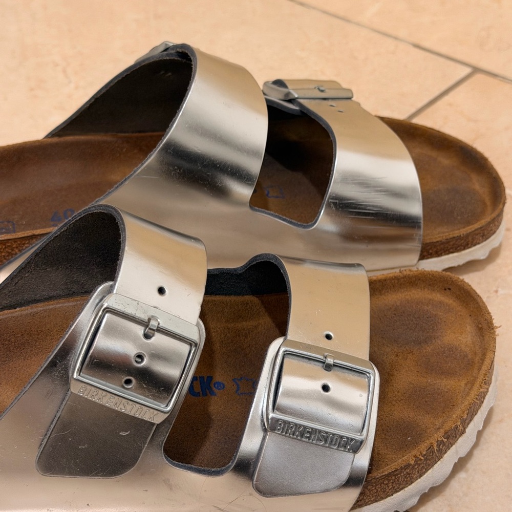 Arizona Soft Footbed birkenstocks in metallic silver size 40 - Picture 4 of 11